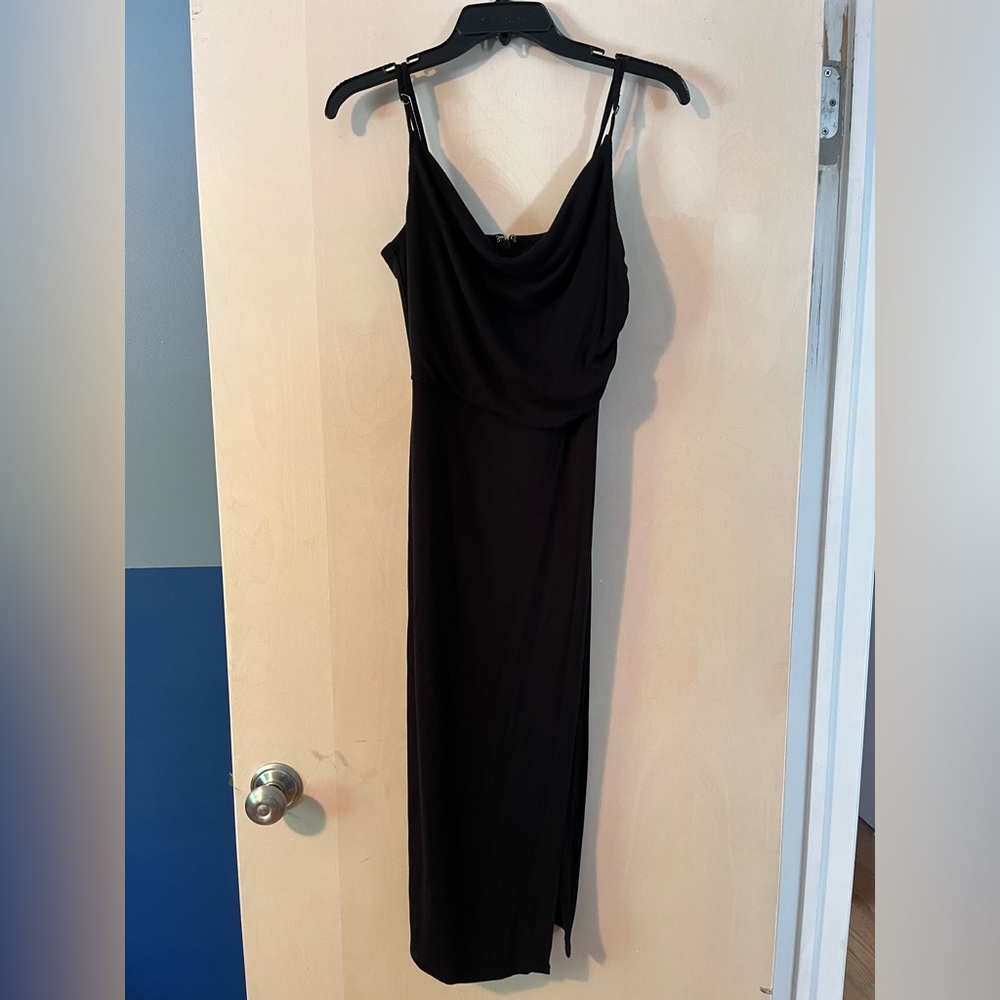 SEMI BODYCON BLACK DRESS
